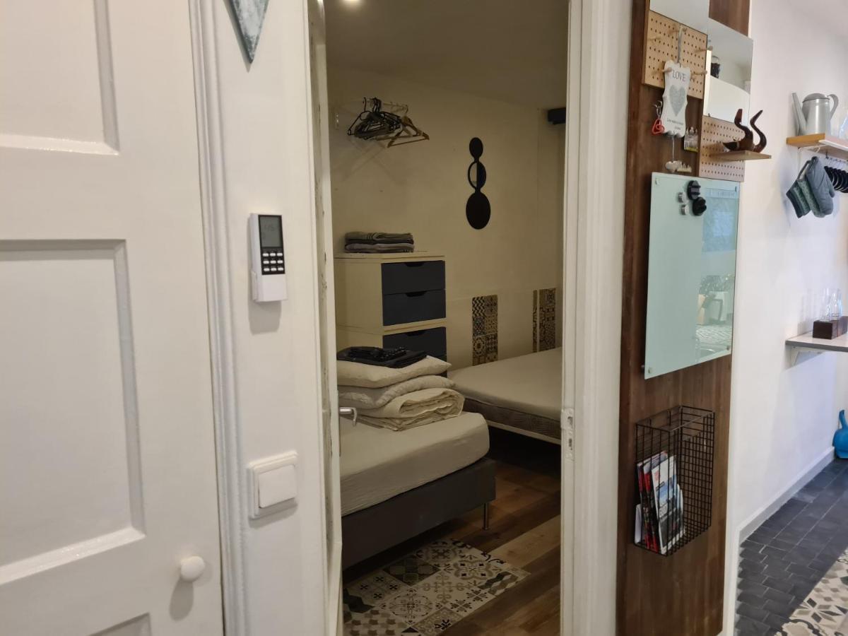 Căn hộ 1 Bedroom 15 Min By Tram To Centre! *