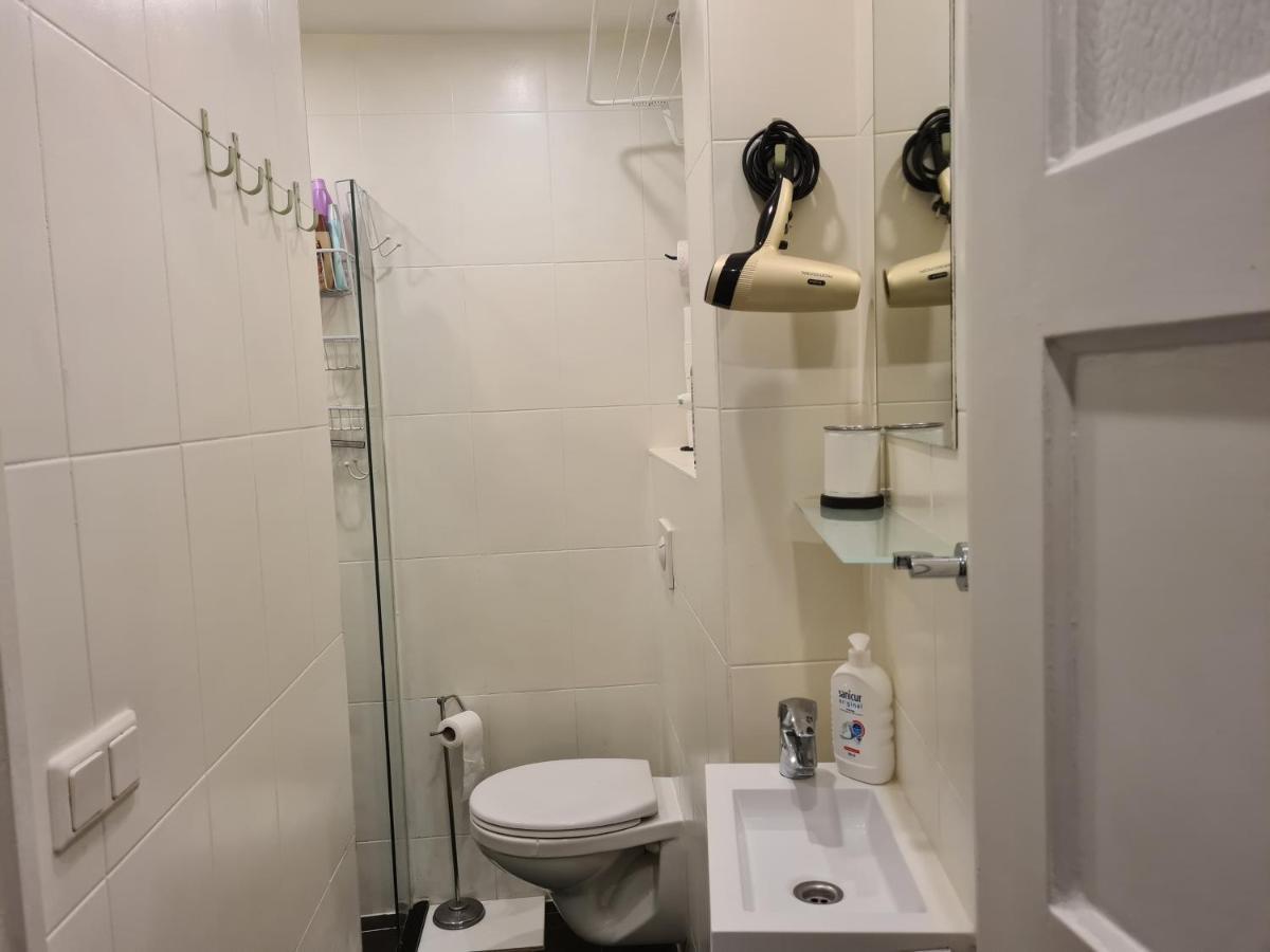 1 Bedroom 15 Min By Tram To Centre! Căn hộ *