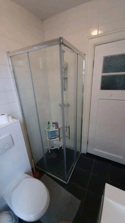 Ở trọ Nicole, Not For Parties, Not A Hotel, With Shared Bathroom, No Kitchen *