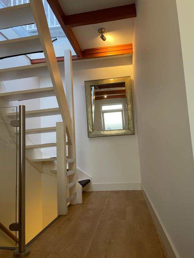 Căn hộ Luxury Canal View Apartment With Rooftop Terrace *