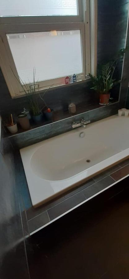 Frühstückspension Charlotte, Not For Parties, Not A Hotel, With Shared Bathroom, No Kitchen *