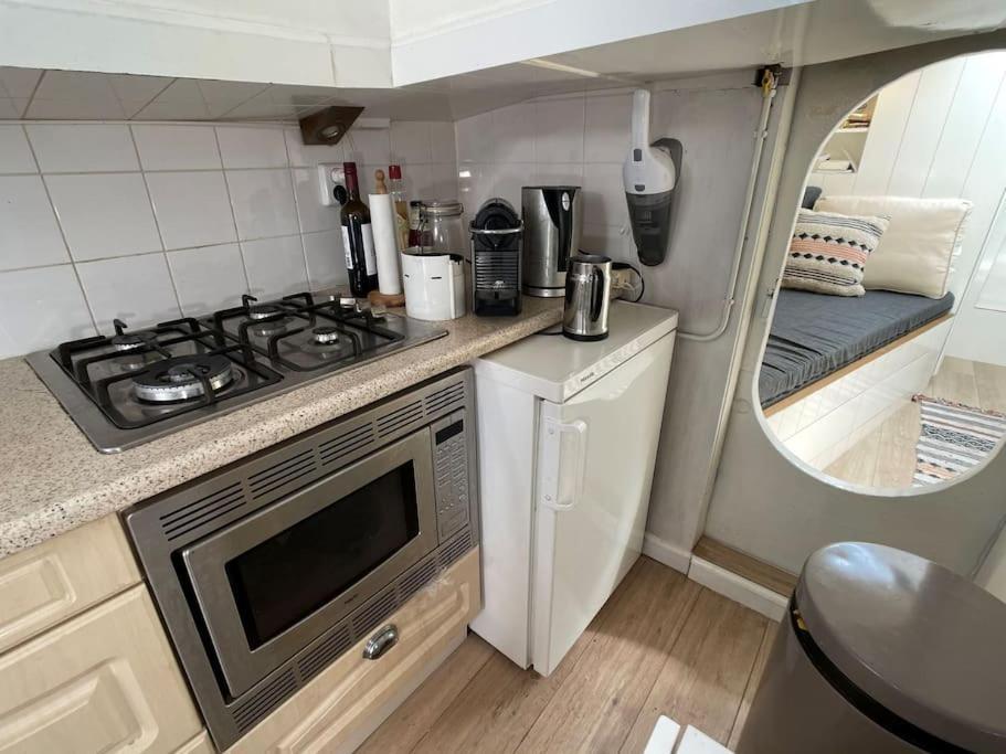 Spacious Homely House Boat Chalet *
