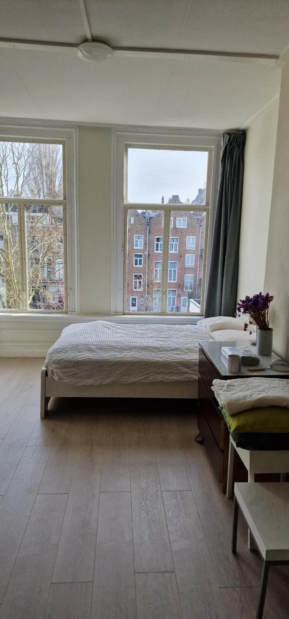 Frank's And Chong's Excellent Location Couette-café Amsterdam