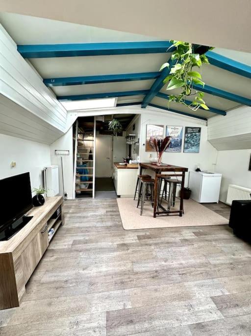 Houseboat In Hospedagem domiciliar *