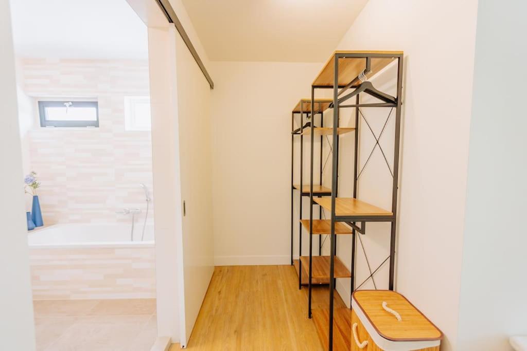 Brand New Luxurious 6 Bedroom In Biệt thự Amsterdam