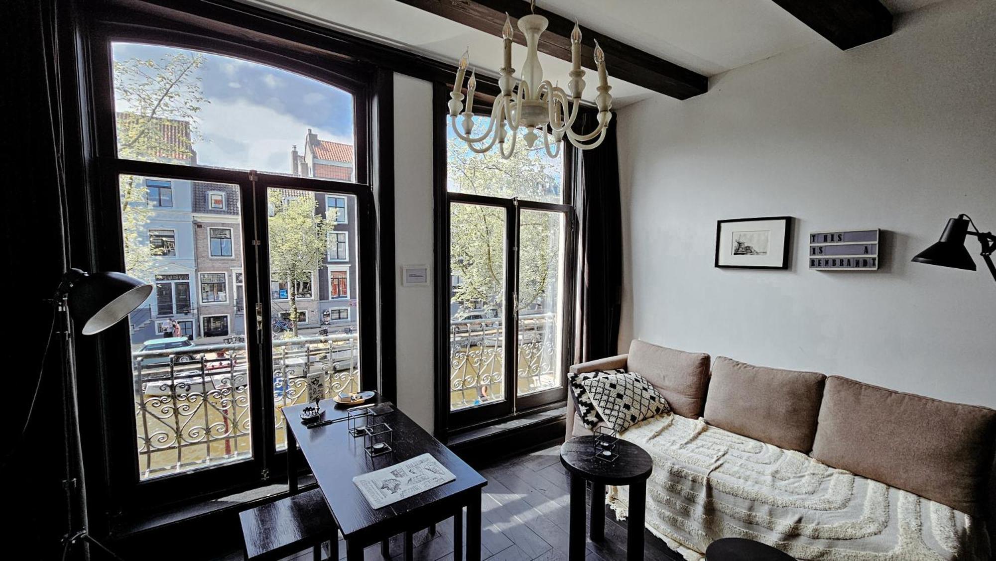 Joyjoyjoy The Black Beauty Ecolicious Studio In A Canal House With French Balcony With View On The Canals 2* Amsterdam