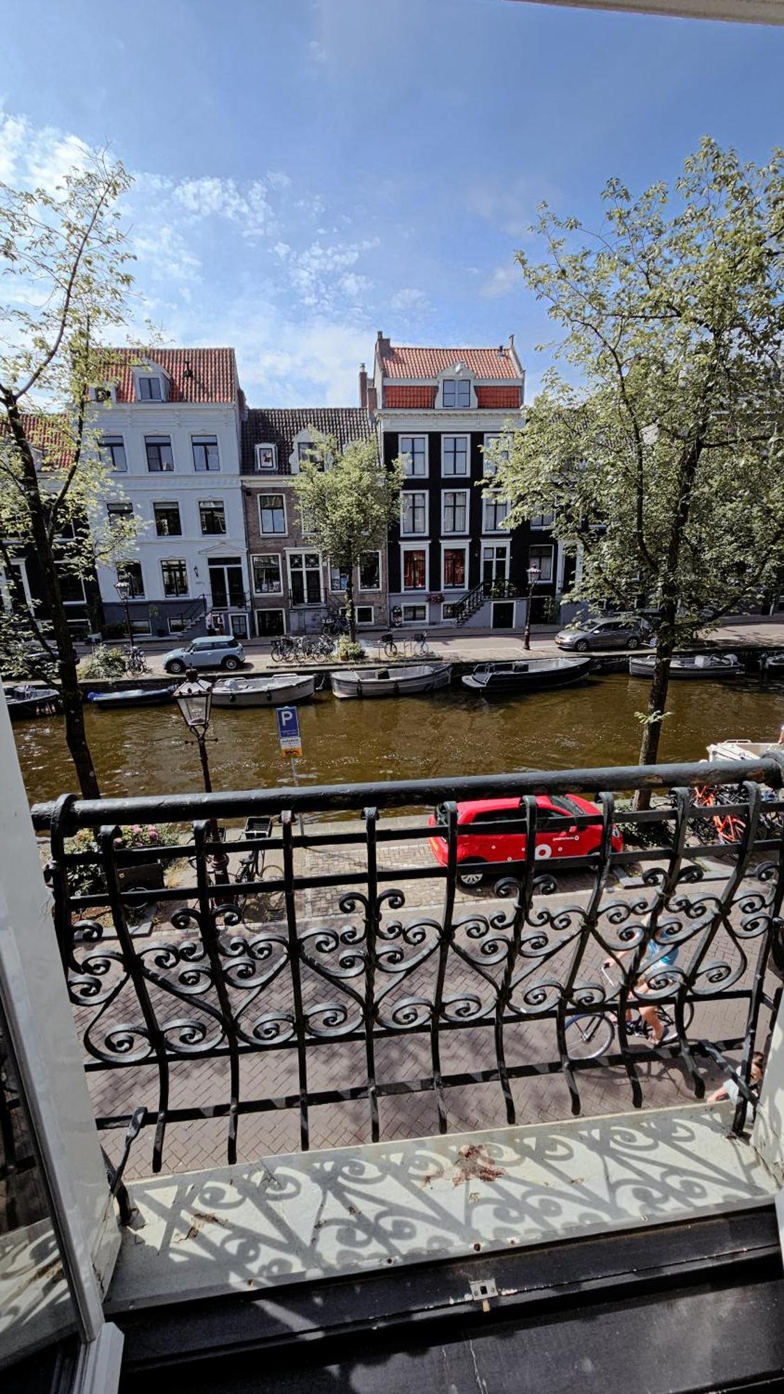 Couette-café Joyjoyjoy The Black Beauty Ecolicious Studio In A Canal House With French Balcony With View On The Canals