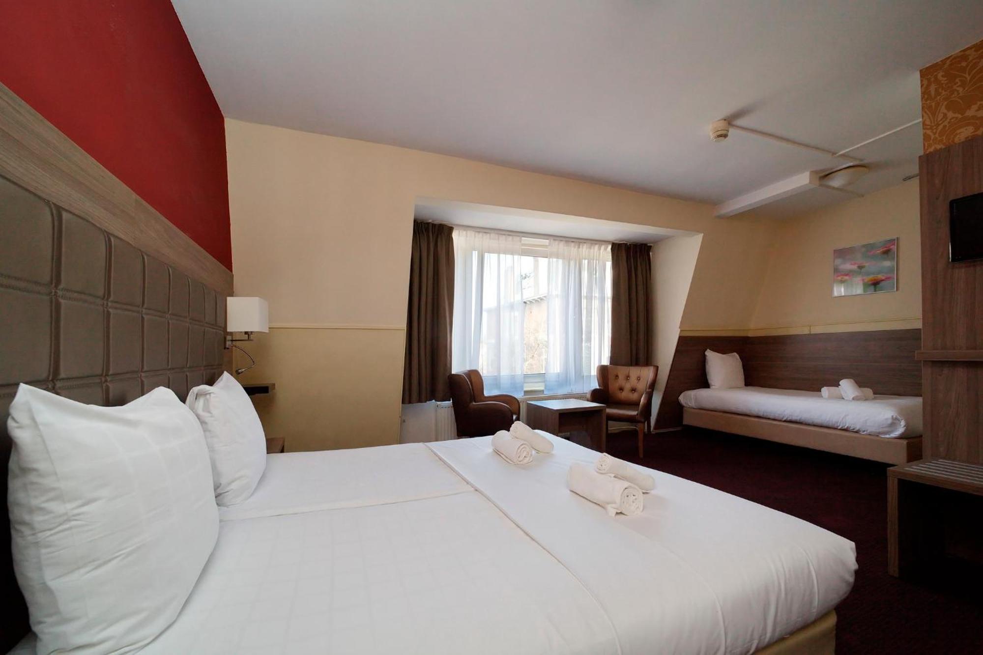 Khách sạn Aadam Wilhelmina 3*