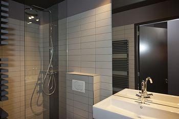 Khách sạn City Park Suites 4*