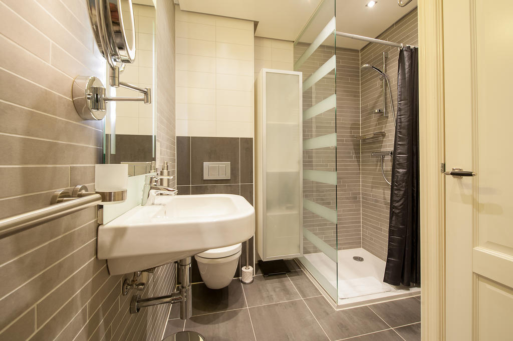 Apartment Short Group Dapper Market Serviced *