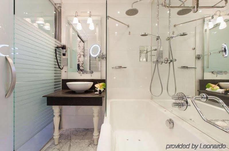 Canal Hotel 3*