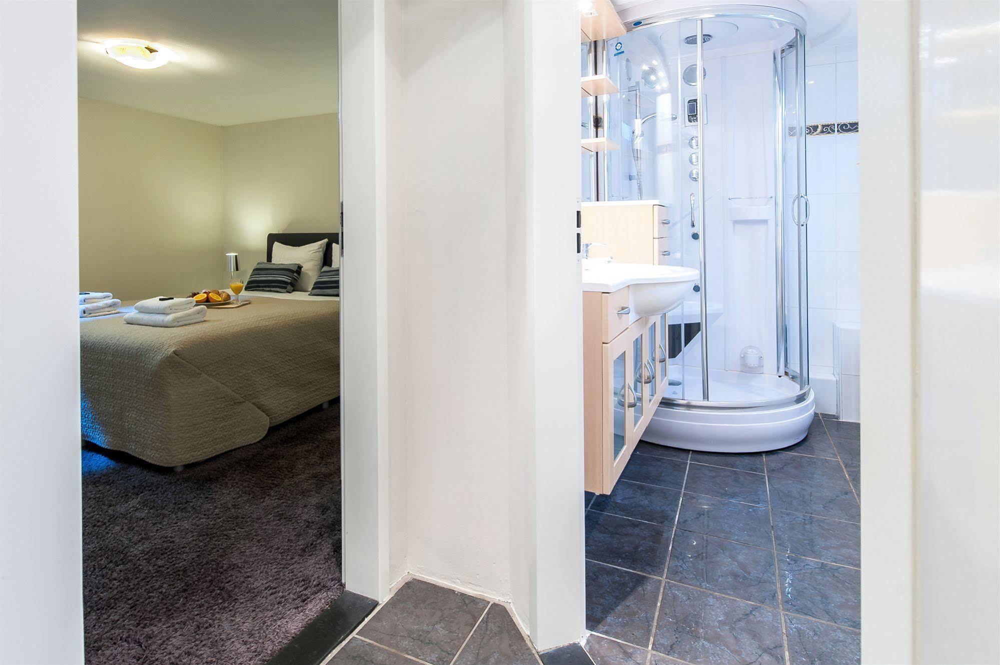 Short Group Leidseplein Longstreet Serviced Appartement