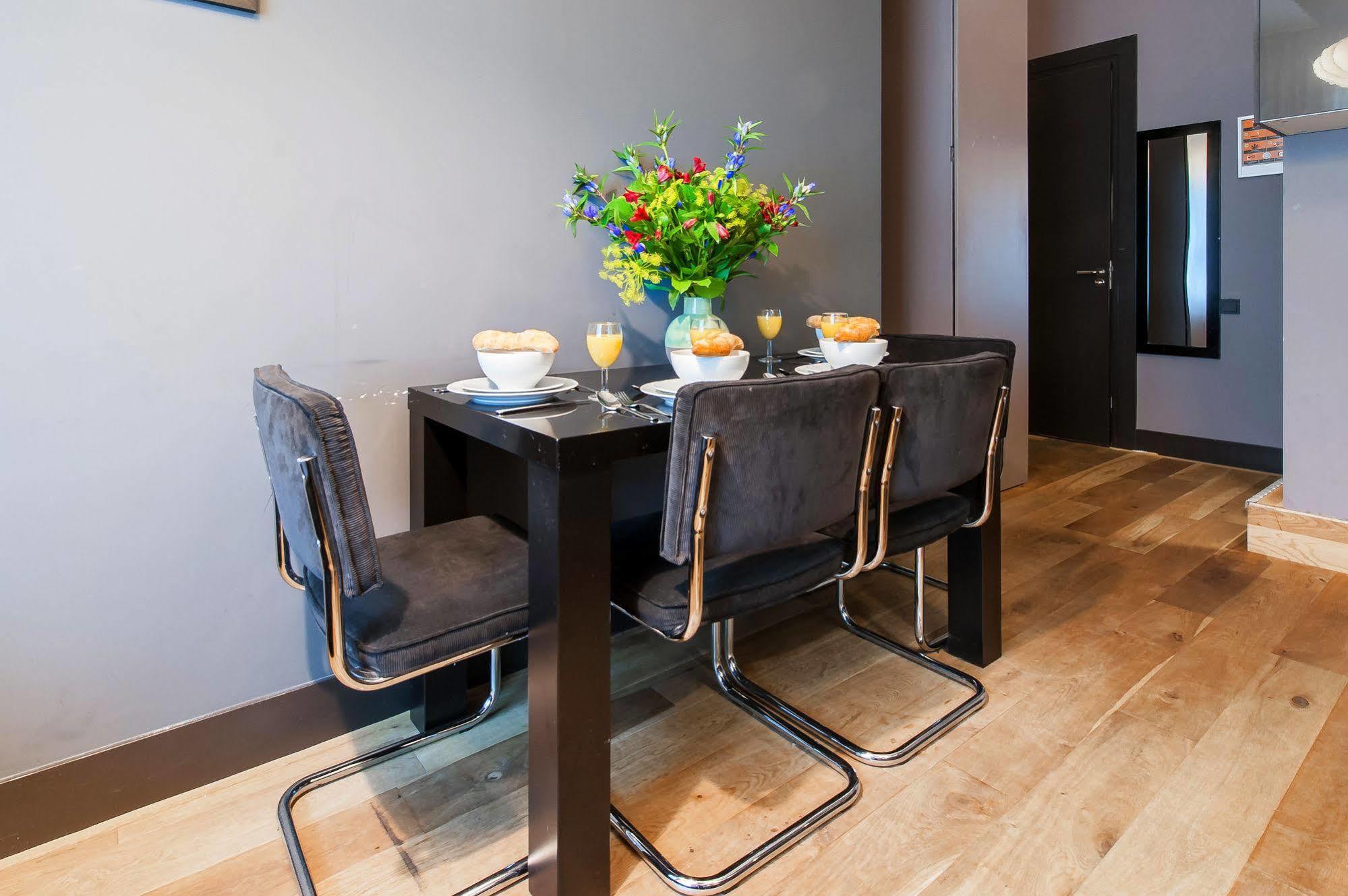 Khách sạn City Park Suites 4*