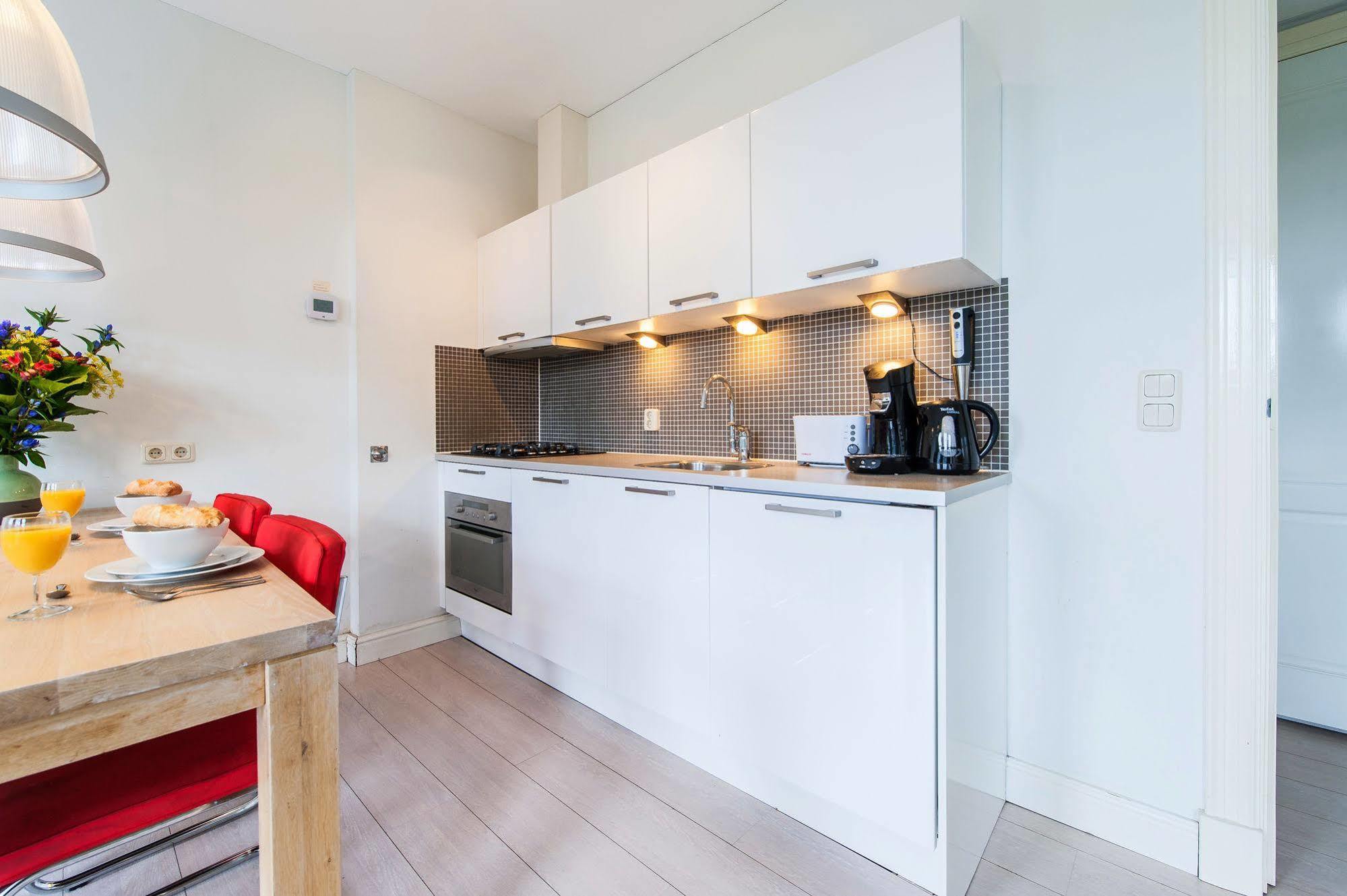 Apartment Short Group Dapper Market Serviced *